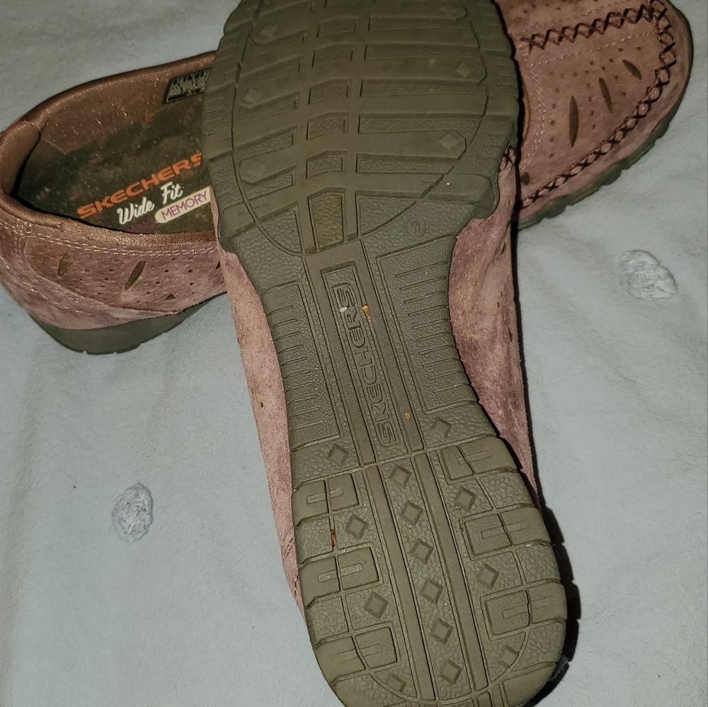 Size 10w Skechers in lavender